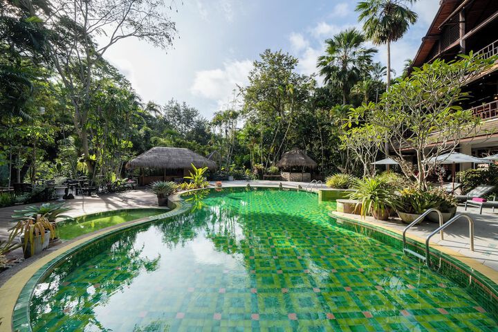 Hotel Pool
