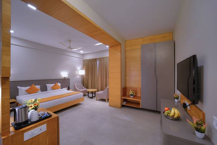 Room 6 of 13