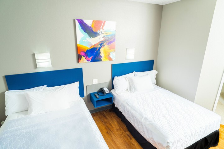 1 Queen Bed (14 of 27)