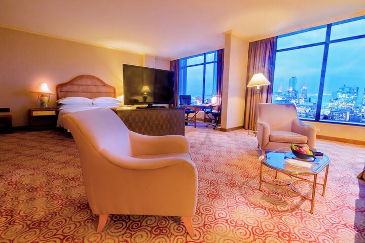 Room 16 of 176