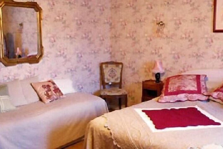 Room 9 of 37
