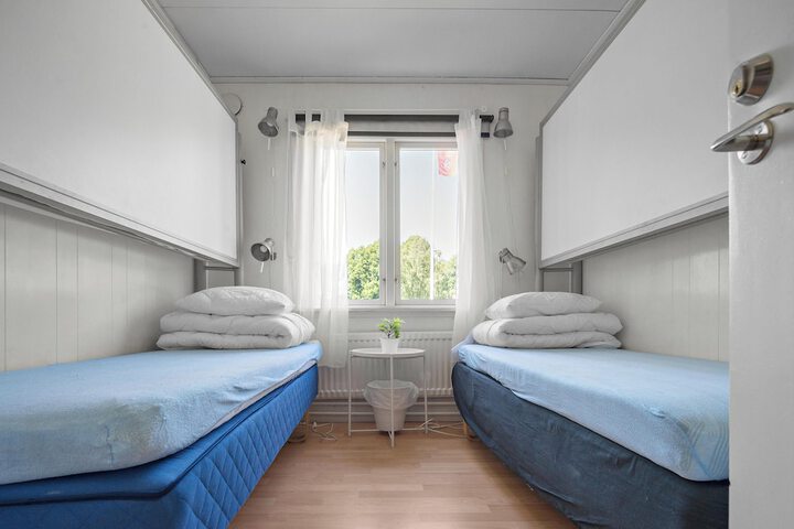 Room 13 of 37