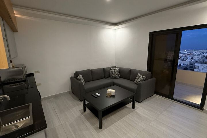 Room 25 of 43