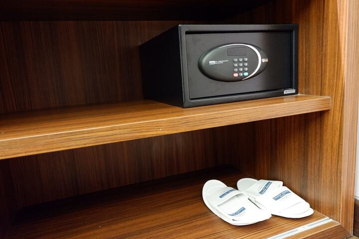 Room 15 of 87