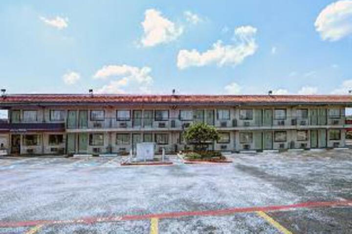 Photo of Red Oak Inn