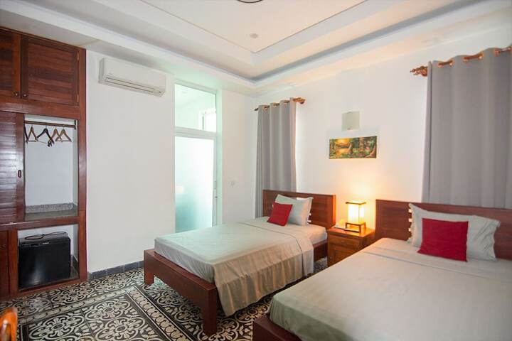 Room 7 of 14