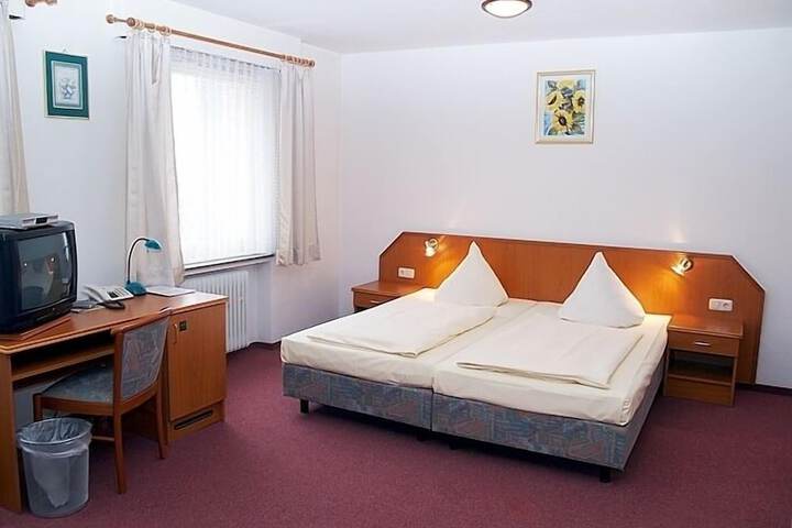Room 15 of 42