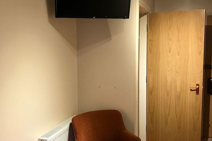 Room 9 of 35