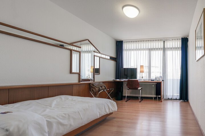 Room 7 of 37
