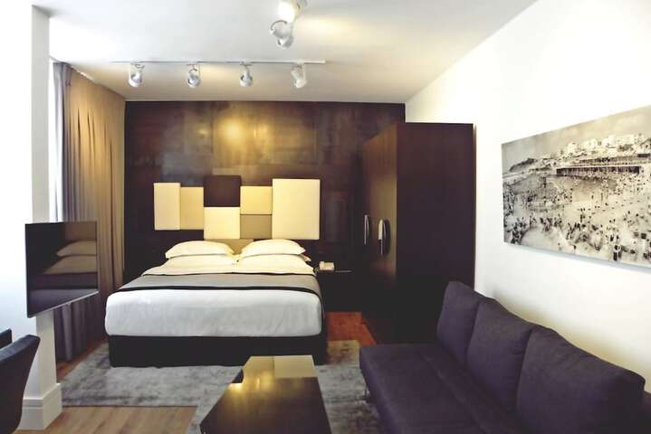 Room 10 of 62