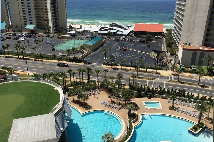 Hotel with Pool
