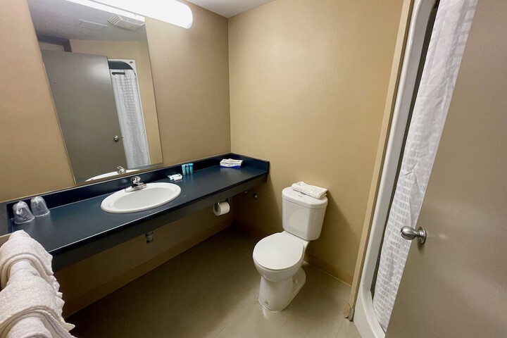 Room 8 of 10
