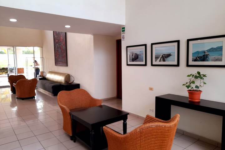 Entrance & Lobby