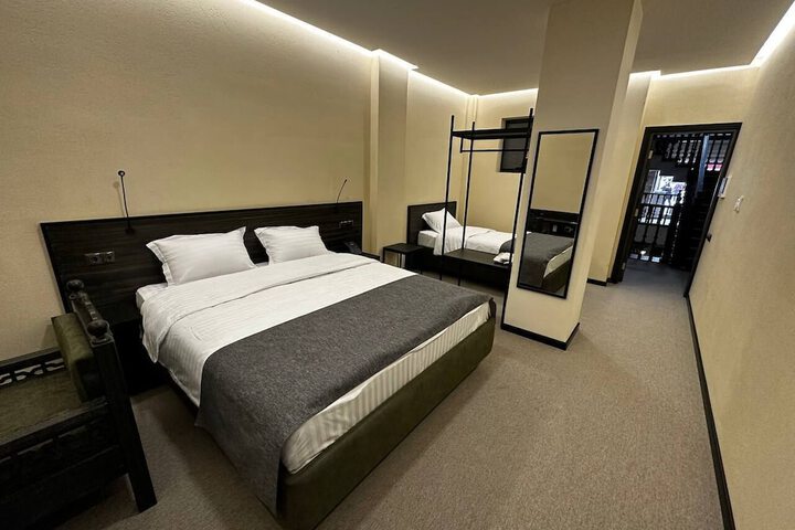Room 8 of 36