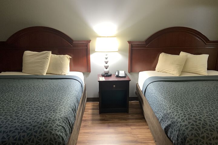 2 Double Beds (4 of 8)