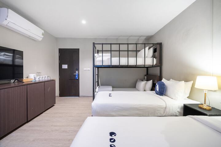 Room 4 of 113