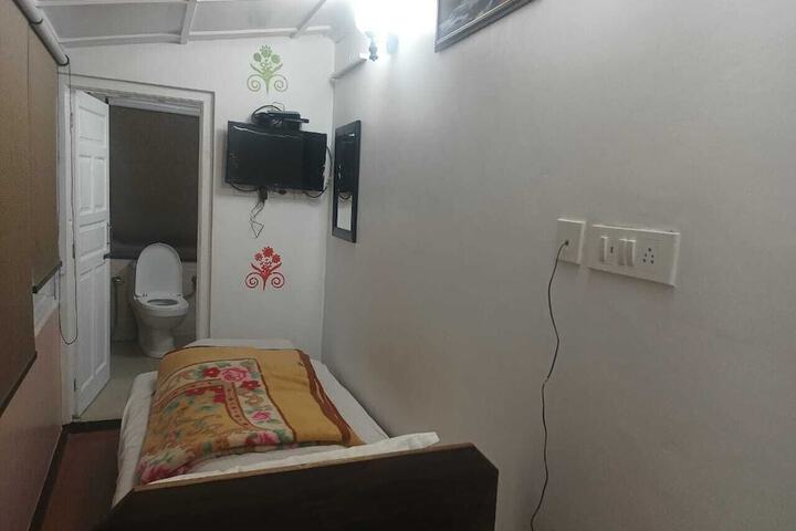 Room 5 of 11