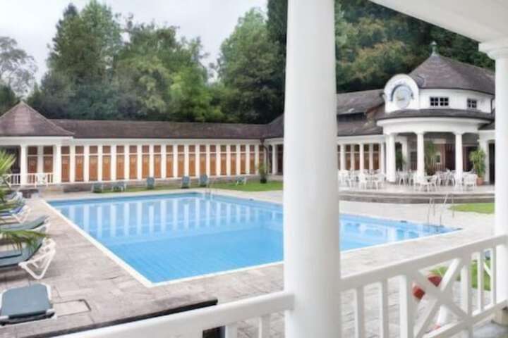 Hotel Pool