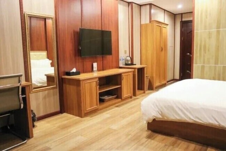 Room 5 of 20
