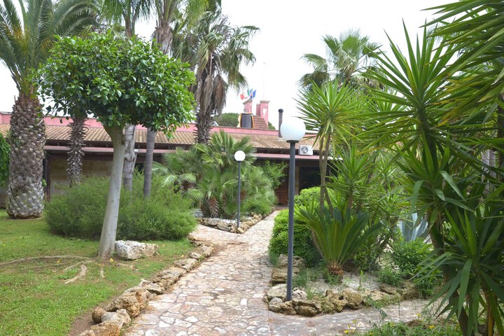 Hotel Exterior 53 of 76