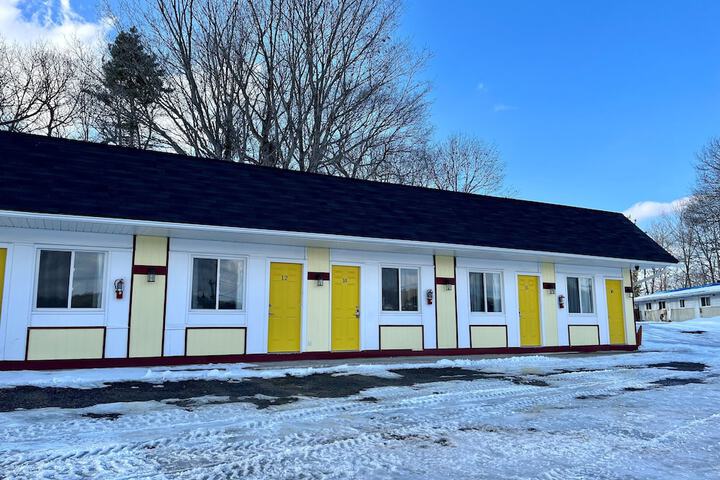 Skyland Motel Inn & Suites