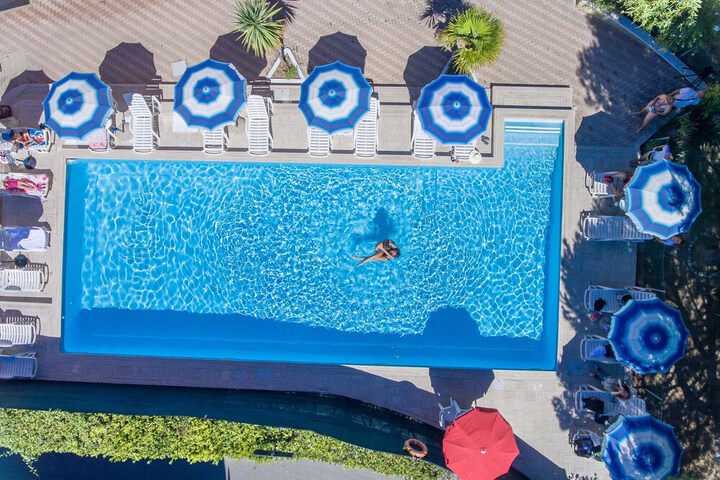 Pool 19 of 44