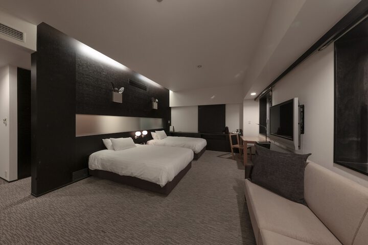 Room 14 of 110