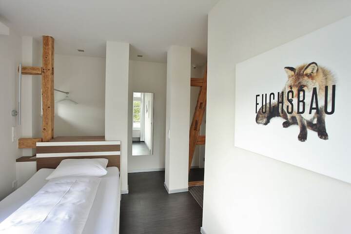 Room 2 of 35