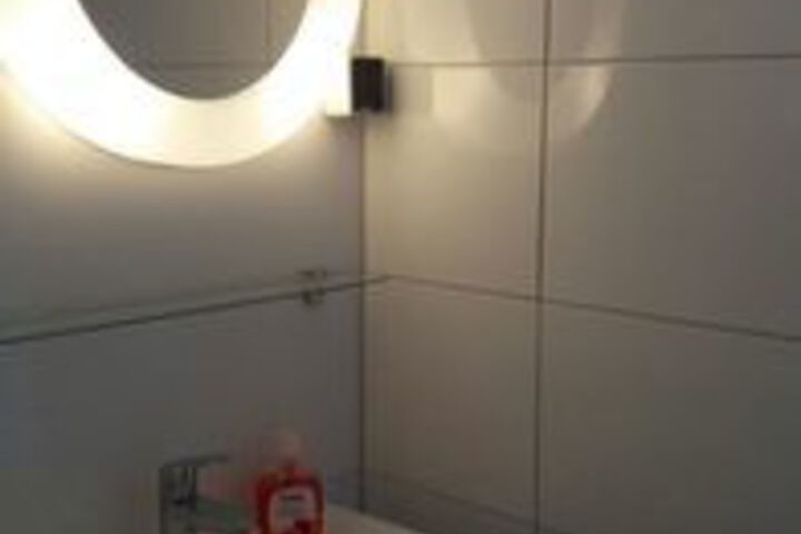 Room 15 of 116