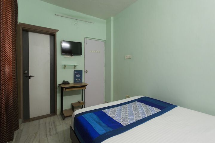 Room 5 of 9