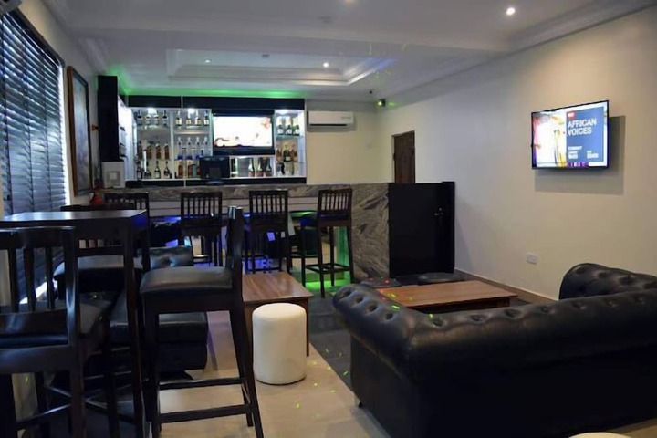Lounge 46 of 50