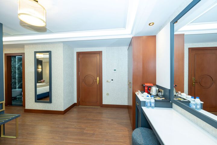 Room 51 of 144