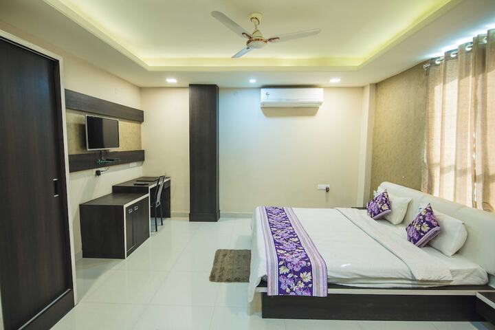 Room 9 of 32