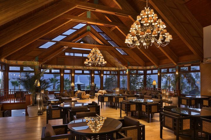 Entrance & Lobby