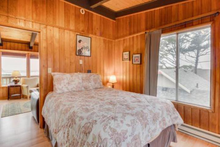 Arnold Beach House Upper Level in Twin Rocks, OR
