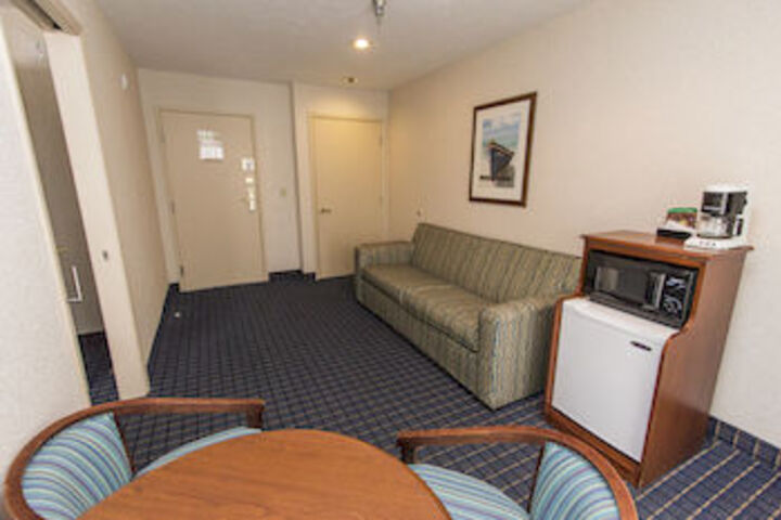 Room 17 of 33