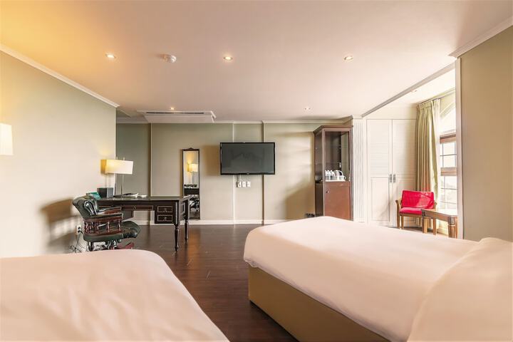 Room 25 of 64