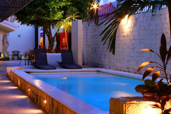 Hotel Pool