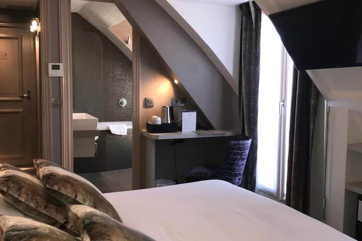 Room 15 of 49