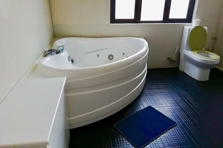 Room 14 of 23