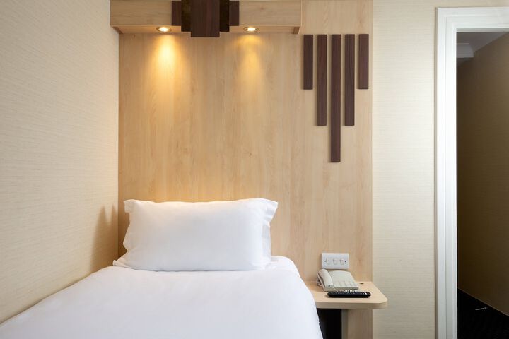Room 13 of 119
