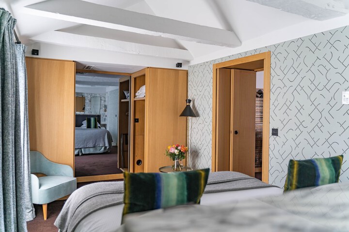 Room 15 of 54