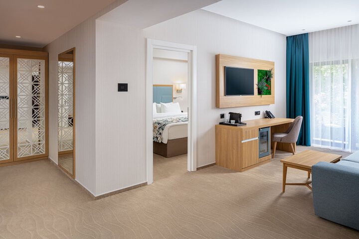 Room 9 of 28