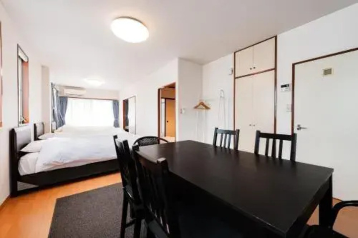 Room 2 of 2