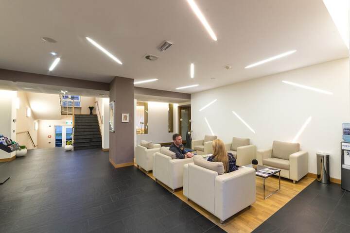 Entrance & Lobby