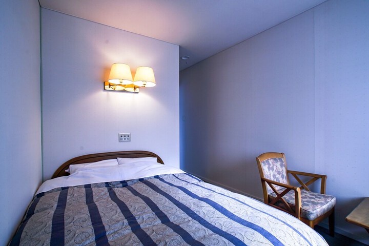 Room 19 of 79