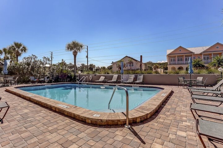 Pool 20 of 44