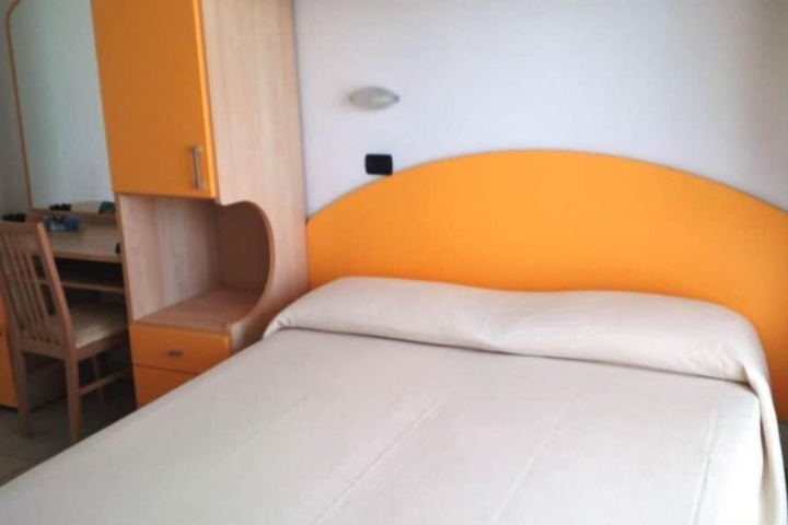 Room 21 of 36
