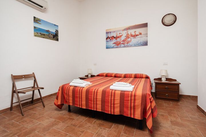Room 8 of 98