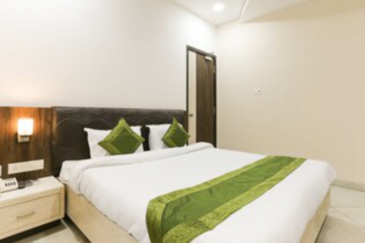 Room 14 of 49